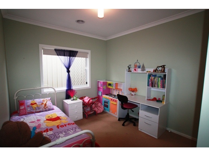 8 Emerald Avenue, White Hills VIC 3550