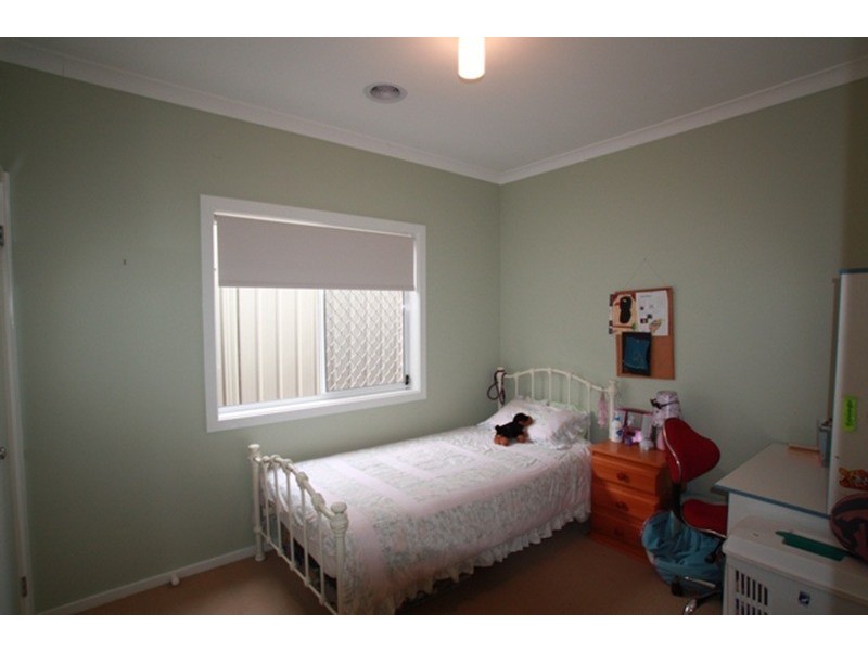 8 Emerald Avenue, White Hills VIC 3550