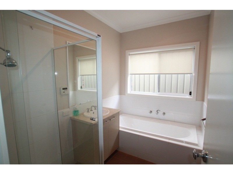 8 Emerald Avenue, White Hills VIC 3550