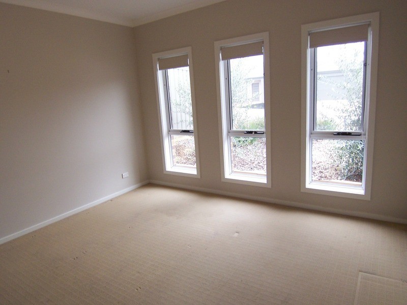 8 Emerald Avenue, White Hills VIC 3550