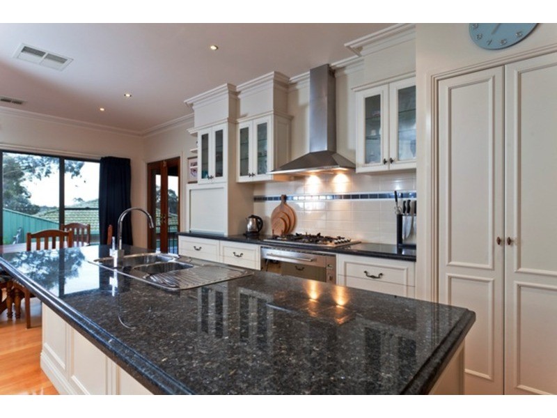 6 Hansa Court, Kangaroo Flat VIC 3555