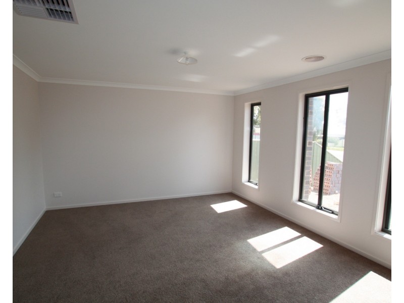 49 Wesley Street, Kangaroo Flat VIC 3555