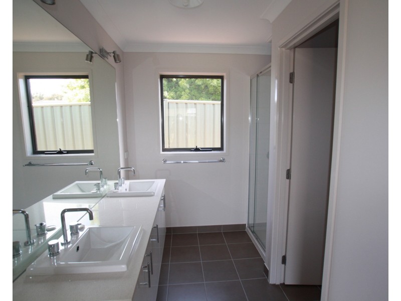 49 Wesley Street, Kangaroo Flat VIC 3555