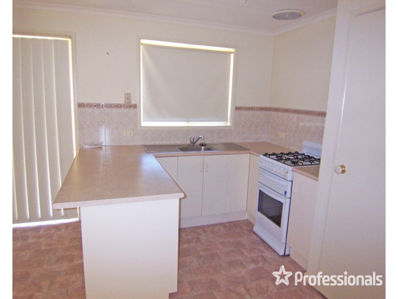 2/174 St Aidans Road, Kennington VIC 3550