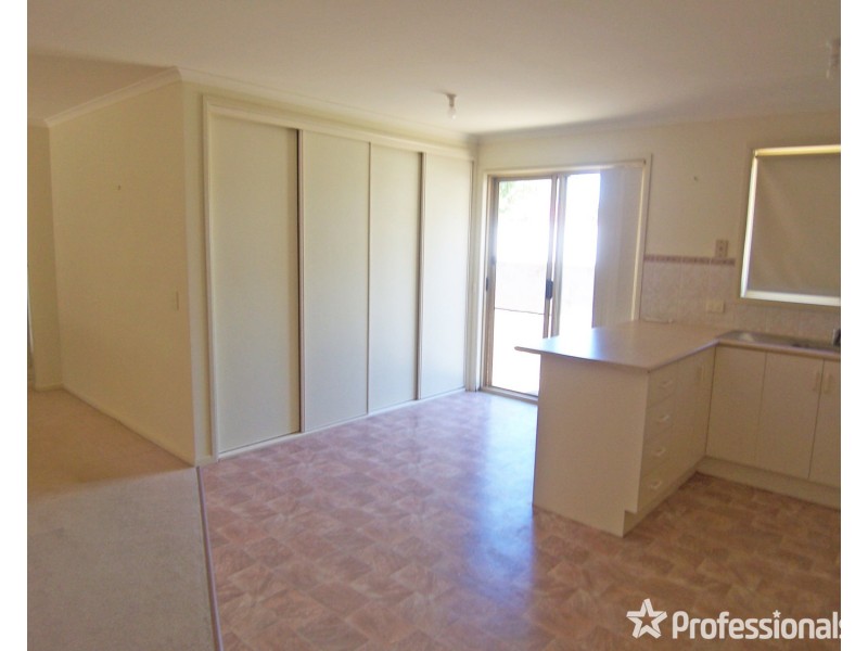 2/174 St Aidans Road, Kennington VIC 3550