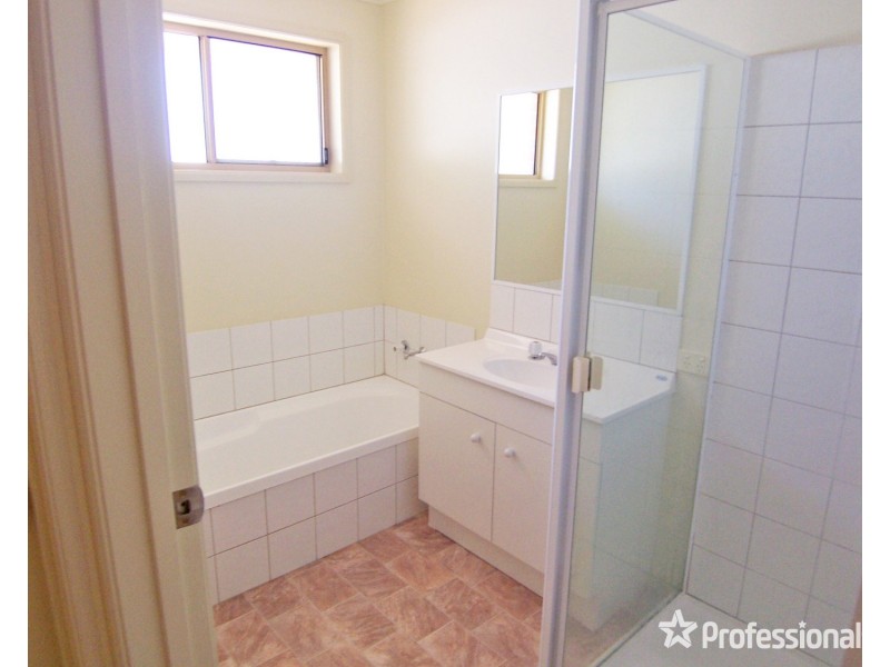 2/174 St Aidans Road, Kennington VIC 3550