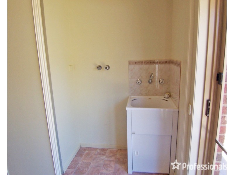 2/174 St Aidans Road, Kennington VIC 3550