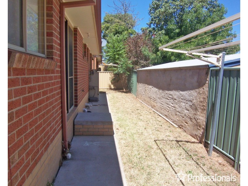 2/174 St Aidans Road, Kennington VIC 3550