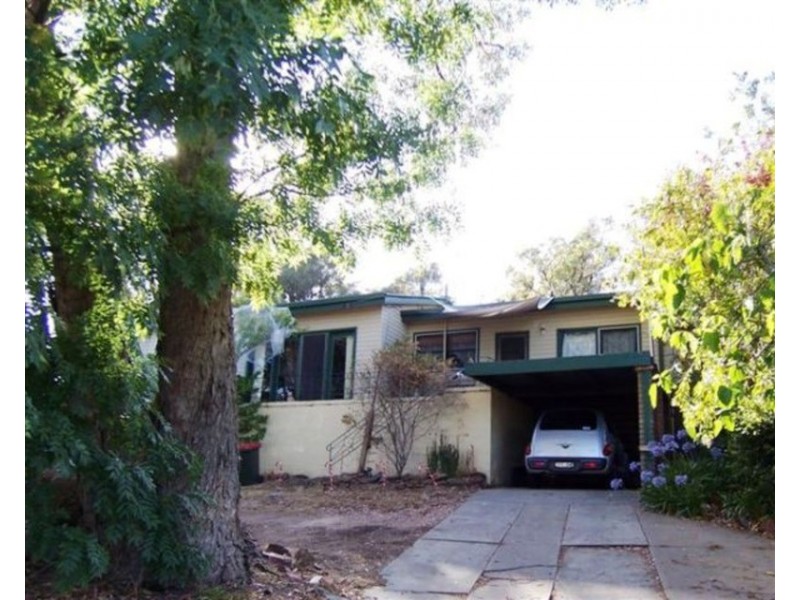 18 Leigh Avenue, Kennington VIC 3550