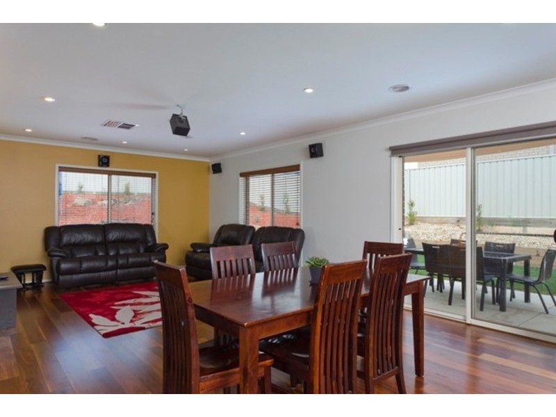 5 Kirri  Close, Kangaroo Flat VIC 3555