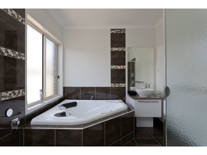 5 Kirri  Close, Kangaroo Flat VIC 3555