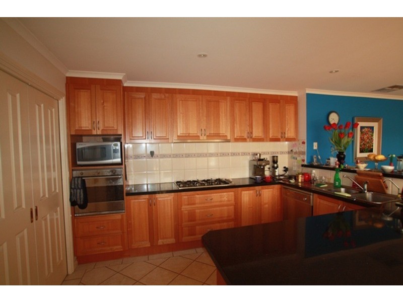 5 Sandstone Rise, Strathdale VIC 3550