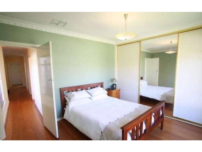 8 Woods Street, Kennington VIC 3550