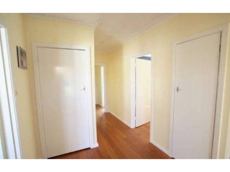 8 Woods Street, Kennington VIC 3550