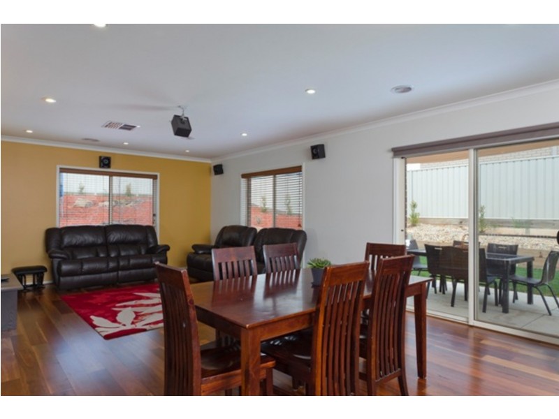 5 Kirri Close, Kangaroo Flat VIC 3555