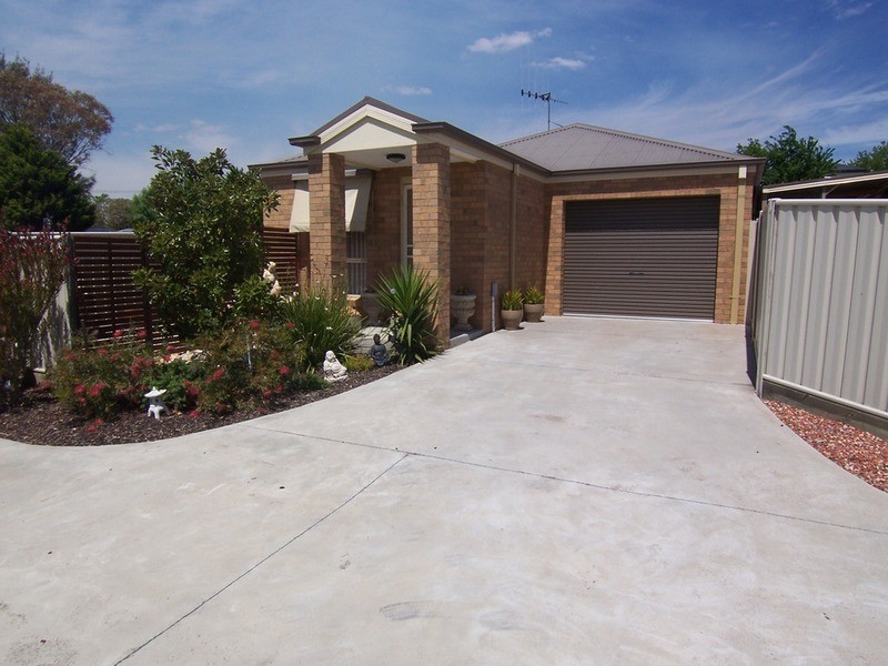 4/68 Wood Street, California Gully VIC 3556