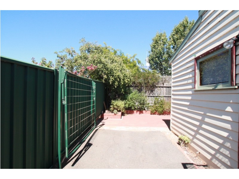 57 Gladstone Street, Quarry Hill VIC 3550