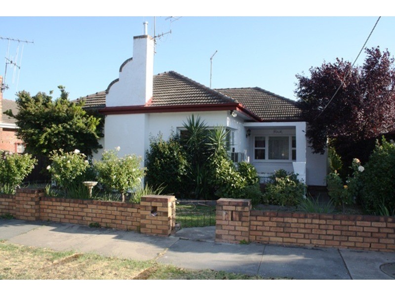 4 Wallace Avenue, Flora Hill VIC 3550