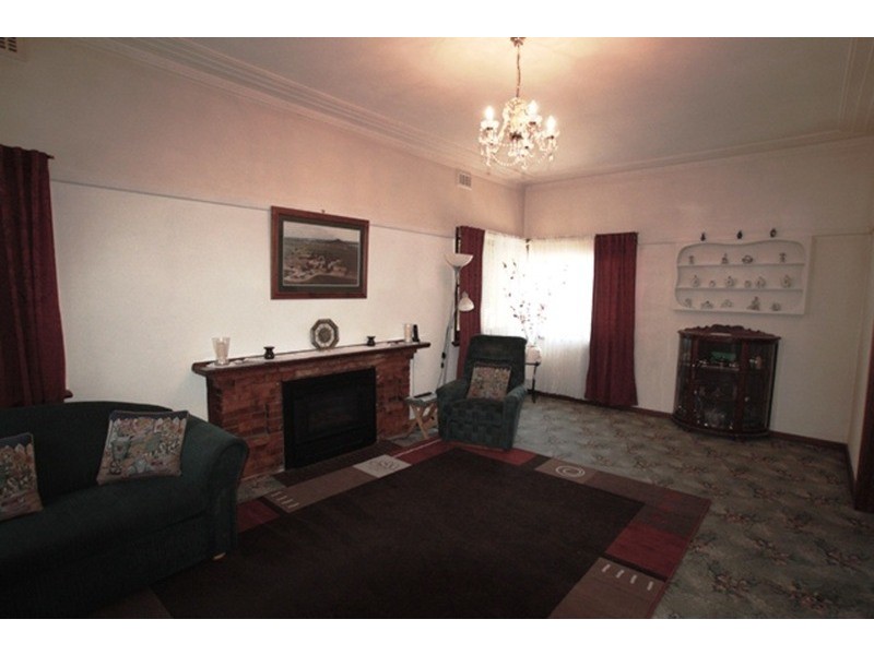 4 Wallace Avenue, Flora Hill VIC 3550