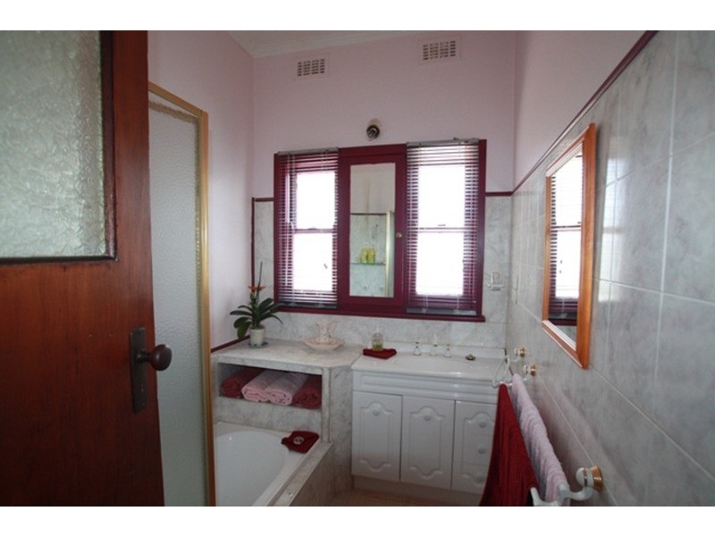 4 Wallace Avenue, Flora Hill VIC 3550