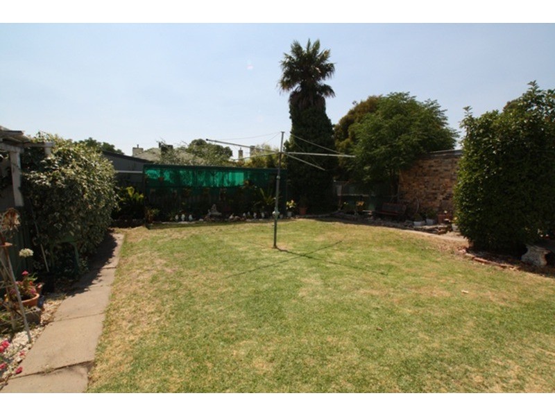 4 Wallace Avenue, Flora Hill VIC 3550