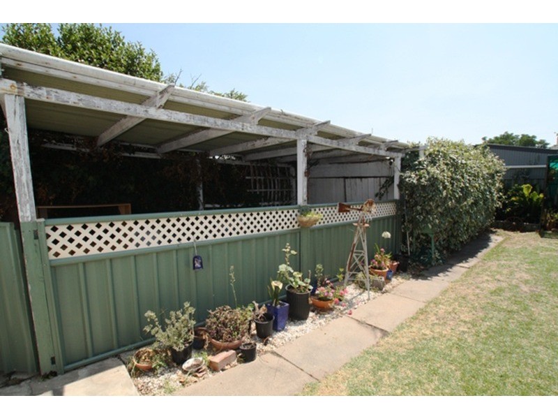 4 Wallace Avenue, Flora Hill VIC 3550