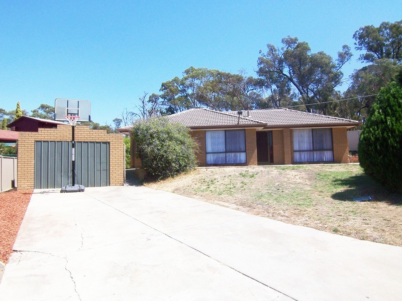 4 Seaton Grove, Golden Square VIC 3555