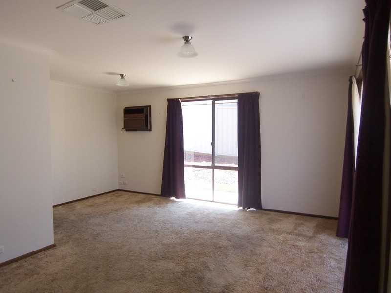 4 Seaton Grove, Golden Square VIC 3555