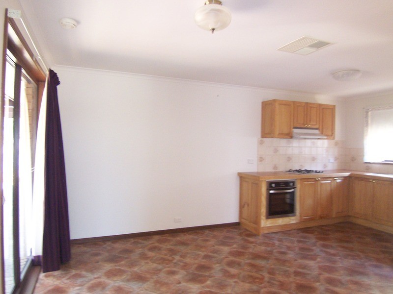 4 Seaton Grove, Golden Square VIC 3555
