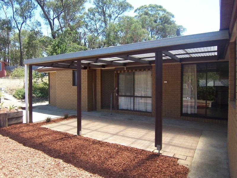 4 Seaton Grove, Golden Square VIC 3555