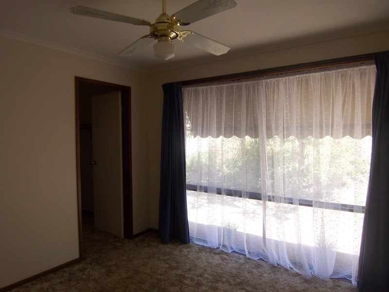 4 Seaton Grove, Golden Square VIC 3555