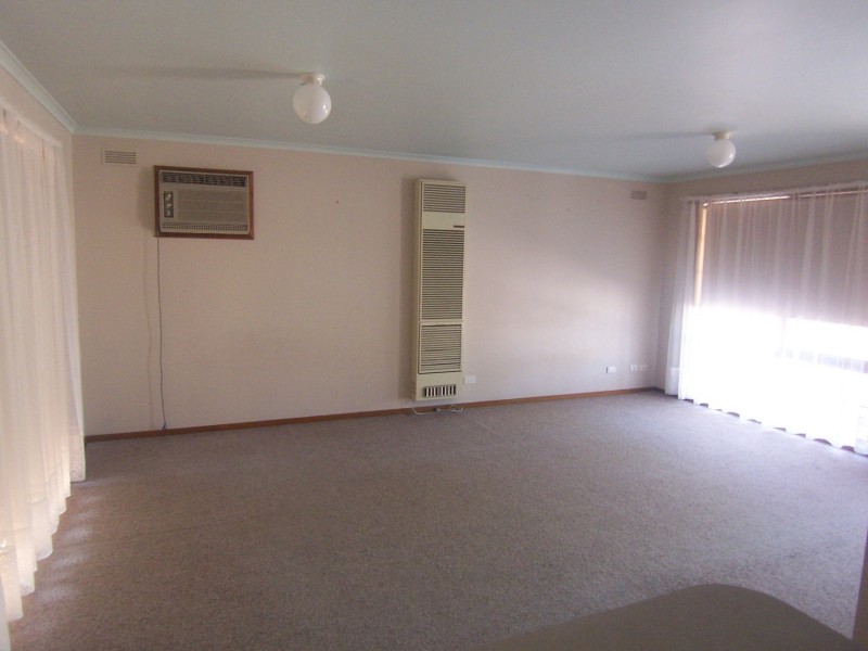 21A Nish Street, Flora Hill VIC 3550