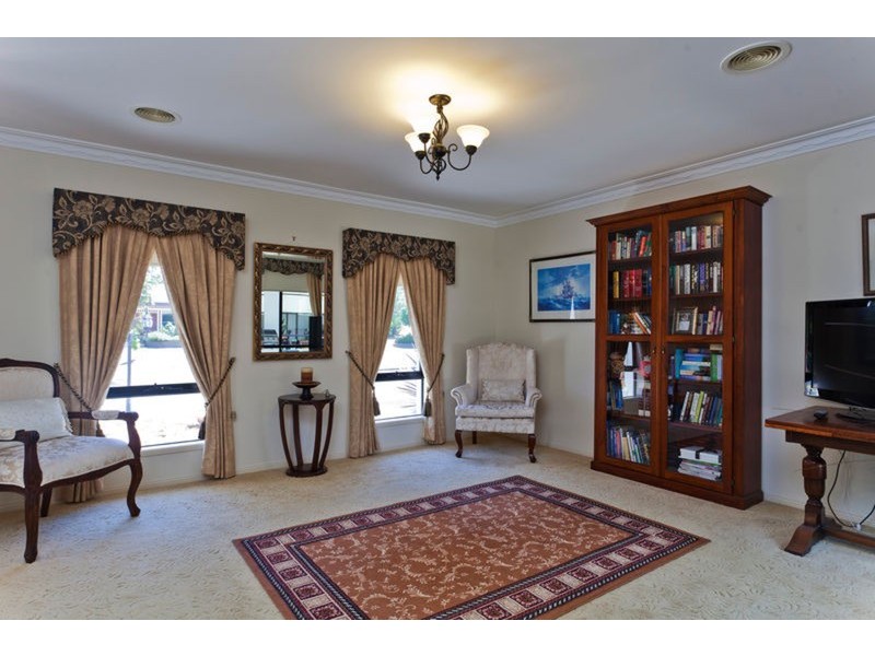 15 Penzance Avenue, Golden Square VIC 3555