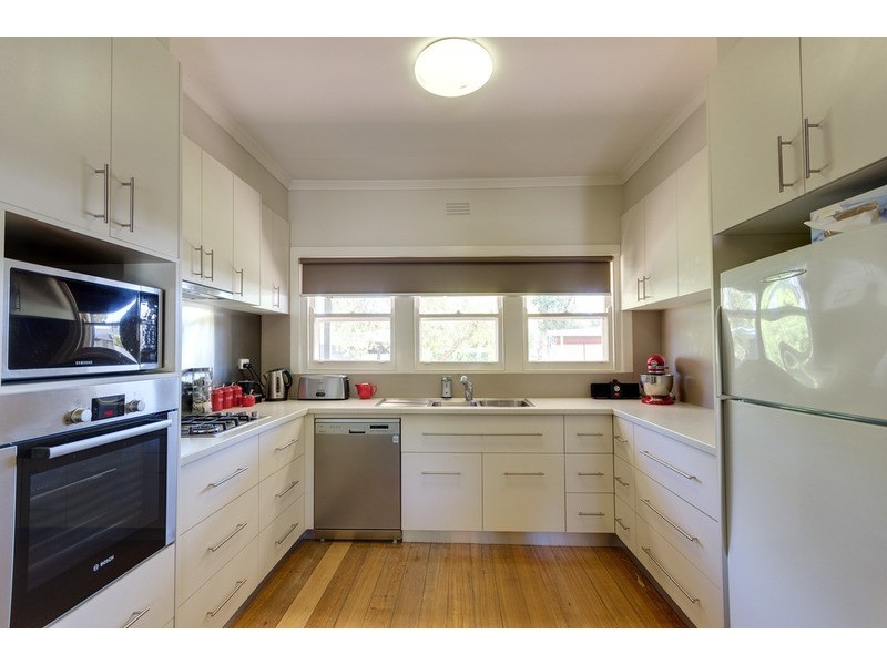 7 Royal Avenue, Kennington VIC 3550