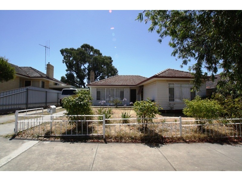 8 Woods Street, Kennington VIC 3550