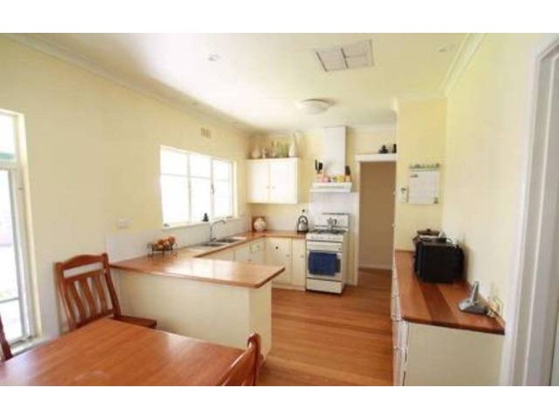 8 Woods Street, Kennington VIC 3550