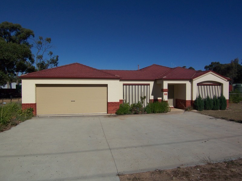 66 Racecourse Road, Epsom VIC 3551