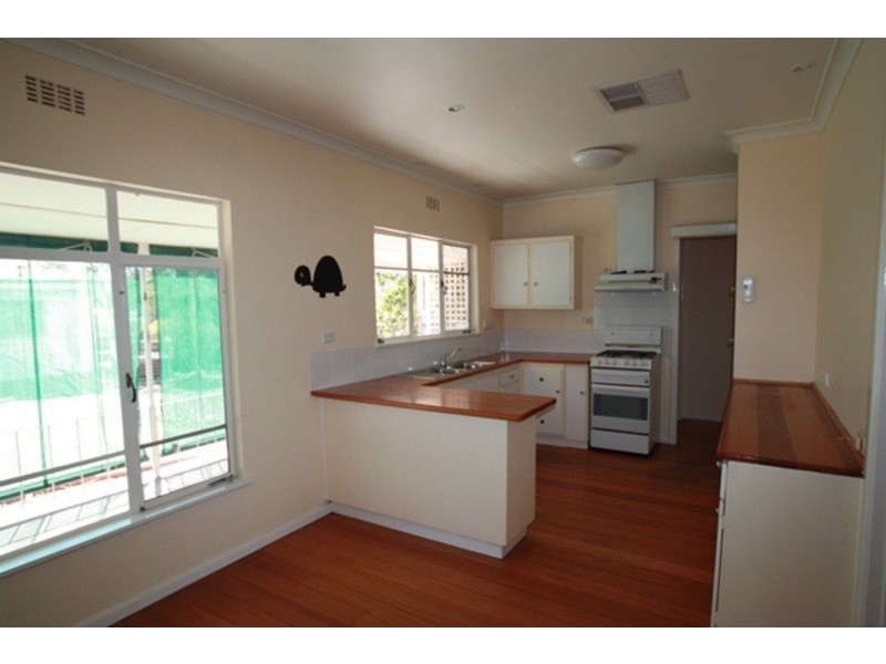 8 Woods Street, Kennington VIC 3550