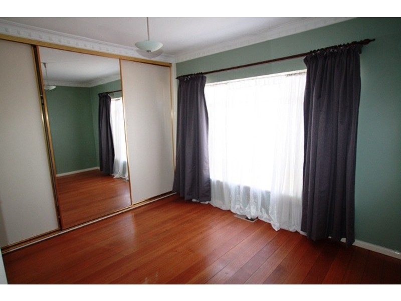 8 Woods Street, Kennington VIC 3550