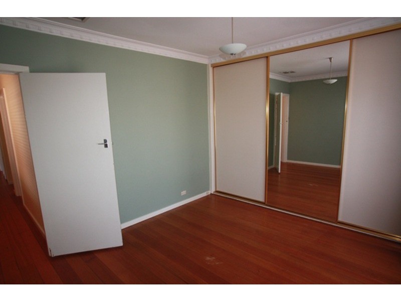 8 Woods Street, Kennington VIC 3550