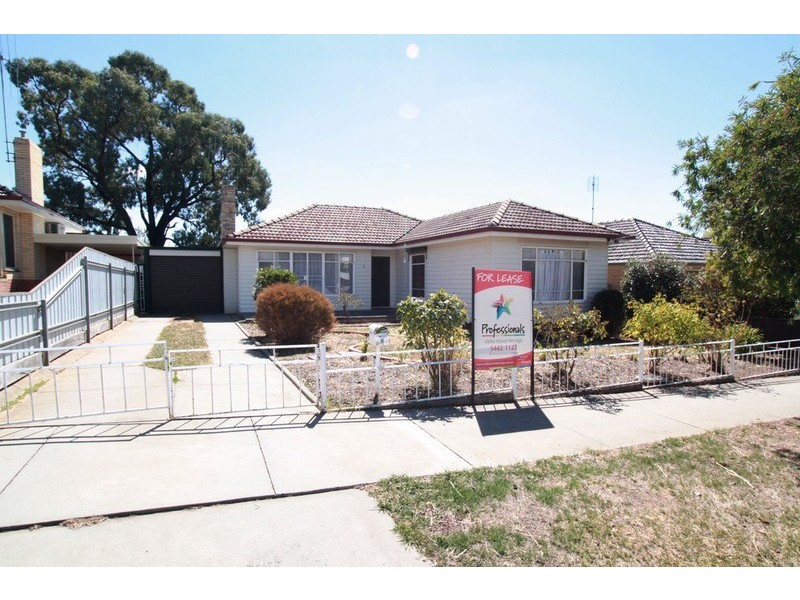 8 Woods Street, Kennington VIC 3550
