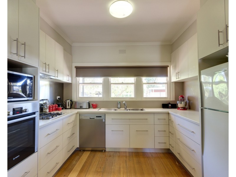 7 Royal Avenue, Kennington VIC 3550