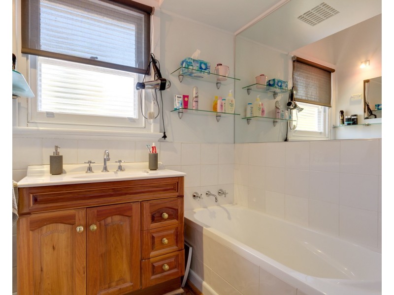 7 Royal Avenue, Kennington VIC 3550