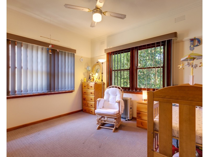 7 Royal Avenue, Kennington VIC 3550