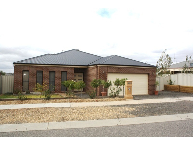 18 Arthurs Crescent, Strathfieldsaye VIC 3551
