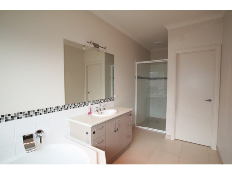 18 Arthurs Crescent, Strathfieldsaye VIC 3551