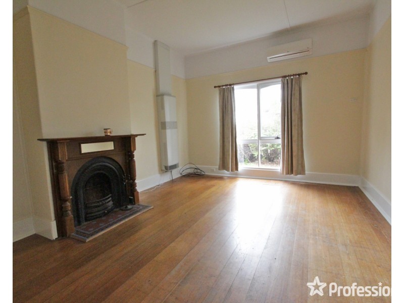 14 Robinson Street, Long Gully VIC 3550