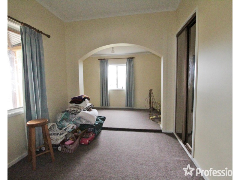 14 Robinson Street, Long Gully VIC 3550