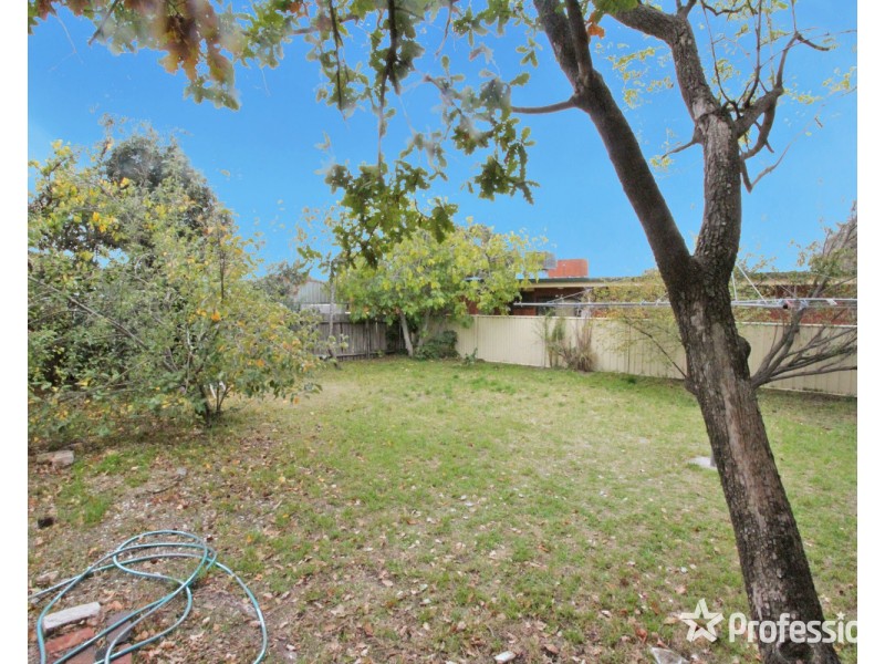 14 Robinson Street, Long Gully VIC 3550