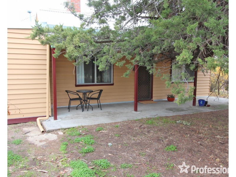 14 Robinson Street, Long Gully VIC 3550